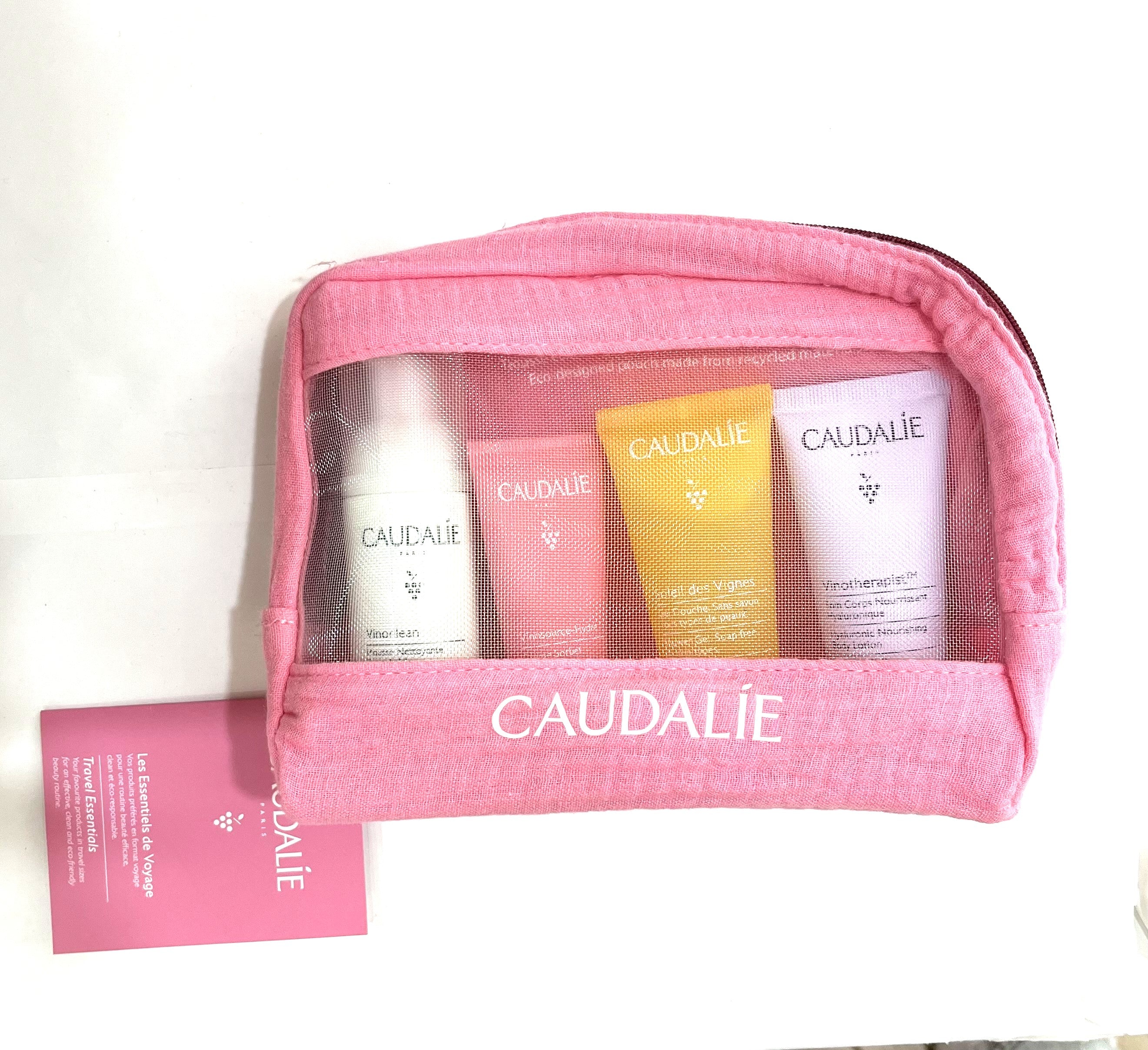 VINOSOURCE HYDRA TROUSSE ESTATE CREMA SORBETTO VINOSOURCE HYDRA 15 ML + TRATTAMENTO CORPO IALURONICO NUTRIENTE VINOTHERAPIST 30 ML + GEL DOCCIA SOLEIL DES VIGNES 30 ML CAUDALIE ITALIA Srl